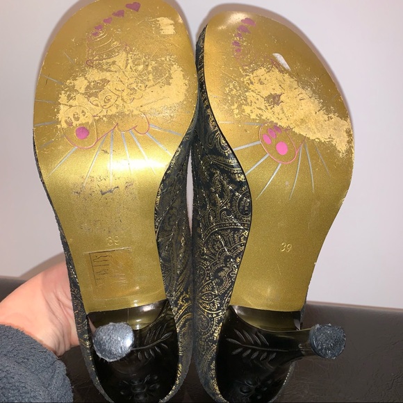 /Irregular Choice/ Black and Gold Heels - Picture 10 of 11
